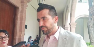 Diputados podrían llamar a comparecer a González Castillo