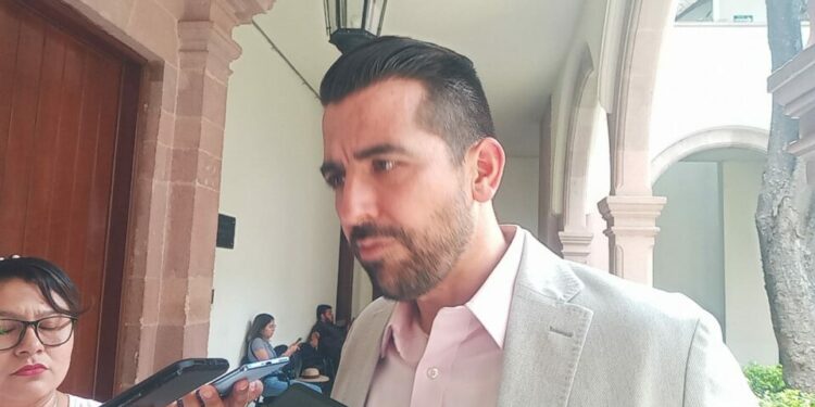Diputados podrían llamar a comparecer a González Castillo