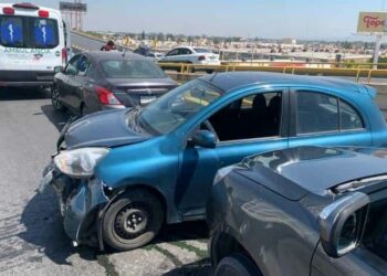 Carambola en el Distribuidor Juárez dejó cuantiosos daños materiales