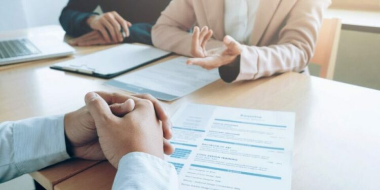 Casi 70% de empresas están de acuerdo con reducir jornada laboral