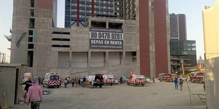 Hombre cae de 30 metros de altura en construcción de torre de departamentos
