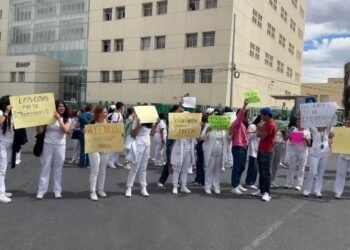 Cierran vialidades para exigir atención medica integral a estudiantes accidentados de Estomatología