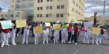 Cierran vialidades para exigir atención medica integral a estudiantes accidentados de Estomatología
