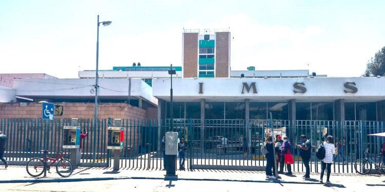 Realizan cambios de directivos en el IMSS