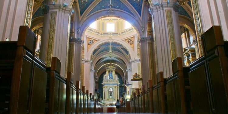 La tradicional visita a los siete altares en Jueves Santo