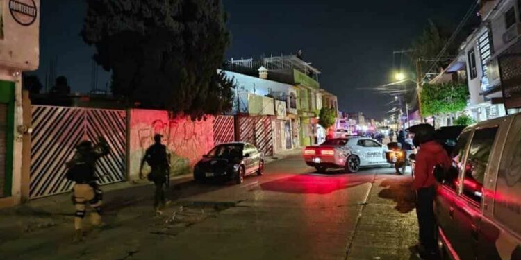 VIDEO: Cae de un segundo piso el presunto asesino de tapicero en la Colonia Azteca