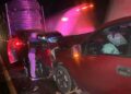 Impactan camionetas y tráiler en la ‘57