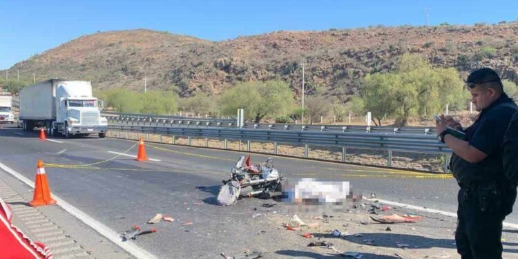 Muere motociclista en choque cerca de Santa María del Río