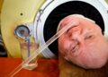 Muere a los 78 años Paul Alexander, el hombre que pasó casi toda su vida dentro de una cápsula de hierro para poder espirar