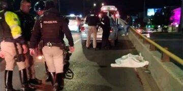 Peatón muere arrollado en la Av. Salvador Nava Martínez