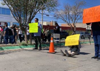 Habitantes de Peotillos bloquean avenida Himno Nacional