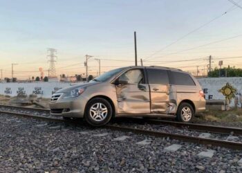 Conductor de camioneta es embestido por tren en la 6 de junio