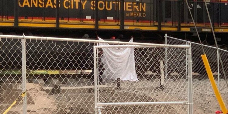 VIDEO: Tragedia en la Colonia San Felipe: Hombre atropellado por tren