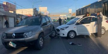 Daños materiales tras choque de tres vehículos en carretera a Rioverde