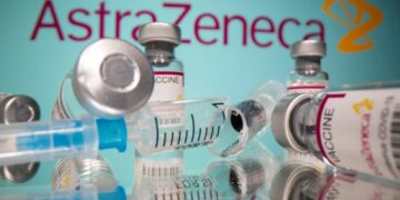 AstraZeneca admite que su vacuna contra Covid-19 puede causar trombosis