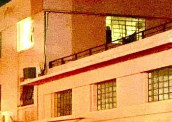 Captan silueta de un supuesto fantasma en la antigua estación del ferrocarril