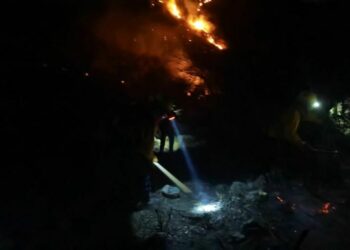 Solo se ha controlado el fuego en un 40 por ciento en la Sierra de San Miguelito