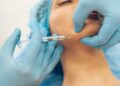 Pacientes contraen VIH tras acudir a tratamientos faciales con microagujas