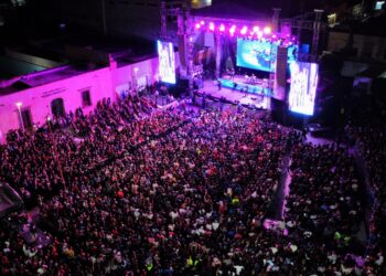 Los Acosta derrochan romance y nostalgia en la Fenae