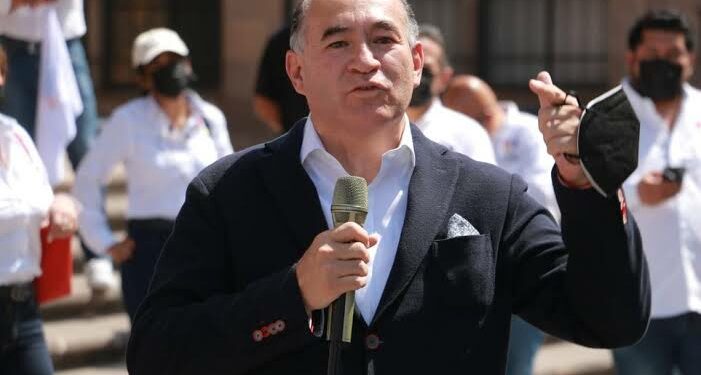 Denuncia Enrique Galindo guerra sucia en su contra en redes