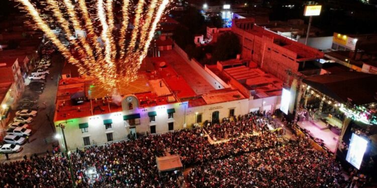 Gabito Ballesteros protagonizó cierre en Fenae