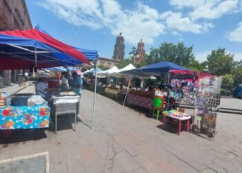 Vendedores ambulantes se apoderan de Plaza de Armas