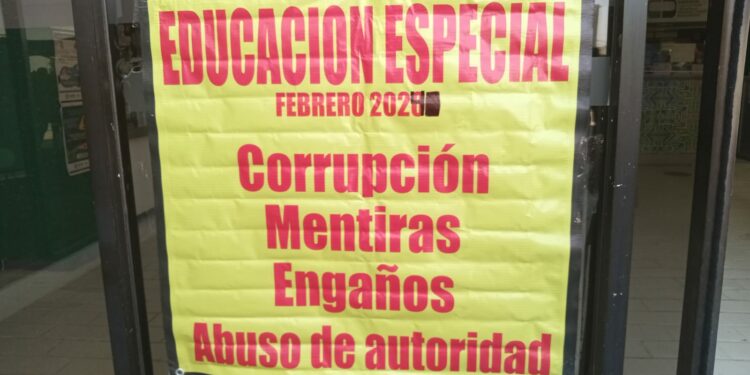 Maestros exigen destitución de Anita Renteria