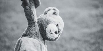 Condenan a mujer que mató a golpes a su nieto de 8 años en Michoacán