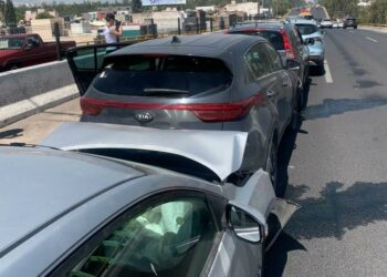 Daños en cinco vehículos tras choque por alcance en Salvador Nava