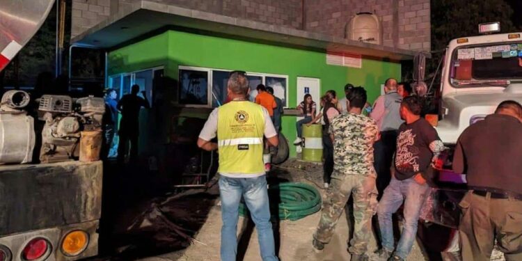 Mueren dos hombres al limpiar un pozo