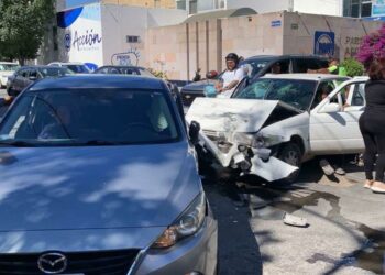Choque en Zenón Fernández deja tres lesionados