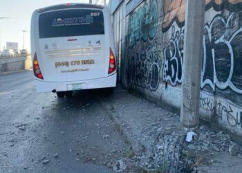 10 trabajadores lesionados tras choque en la Salvador Nava