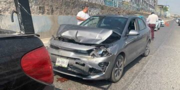 Daños en siete vehículos por choques de este jueves