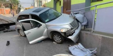 Conductor se va contra guardería en Las Mercedes; resultó herido