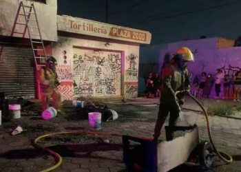 Lavacarros muere carbonizado en un incendio en la 2000