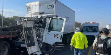 Dos prensados en choque sobre carretera a Matehuala