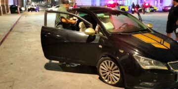 Conductor ebrio causó destrozos tras entrar en zona peatonal de Plaza Fundadores