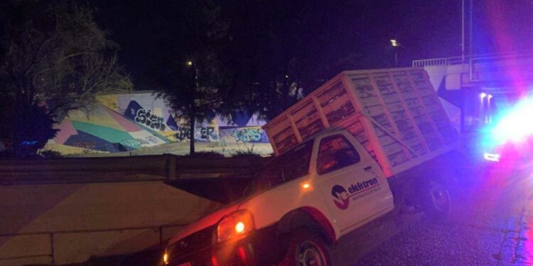Estaquita choca en la Juárez y Salvador Nava