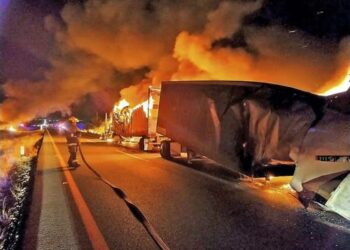 Cártel de Sinaloa incendia vehículos en Zacatecas, tras enfrentamientos