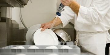 Crisis hídrica sube costos de restaurantes