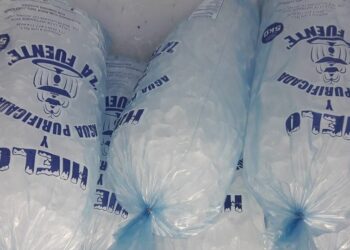 Escasez de hielo se agrava: Fallas eléctricas y escasez de agua impactan la producción en fábricas