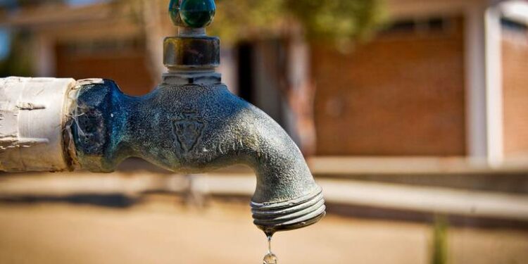 Tres escuelas con clases virtuales en la capital por falta de agua: SEER