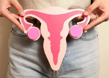 ¿Qué es el cáncer de ovario, síntomas y factores de riesgo?