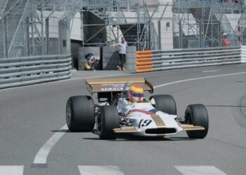 Adrián Fernández se retira del Gran Premio Histórico de Mónaco