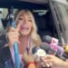 VIDEO: ¡Puros de a 500! Wendy Guevara les invita unas aguas a reporteros ‘sudados’ por calor