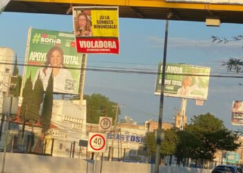 Colocan mantas contra la presidenta de la CEDH