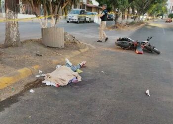Motociclista se accidenta, y muere al derrapar
