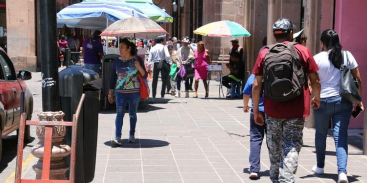 Tercera ola de calor mantiene temperaturas de 36 a 45 grados en SLP