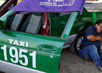 Taxista habría sufrido infarto abordo de su unidad