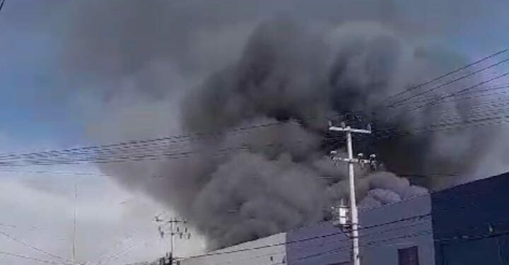 Se registra incendio en bodega de Gálvez